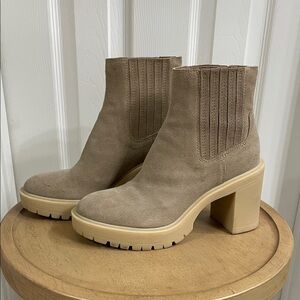 Dolce Vita Suede H20 Waterproof Lug Sole Platform Boot Size 8